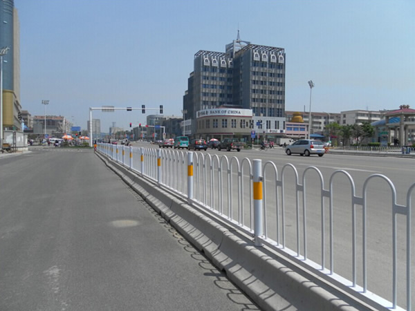 濰坊隔離帶護欄網圖片2 濰坊隔離帶護欄網圖片2