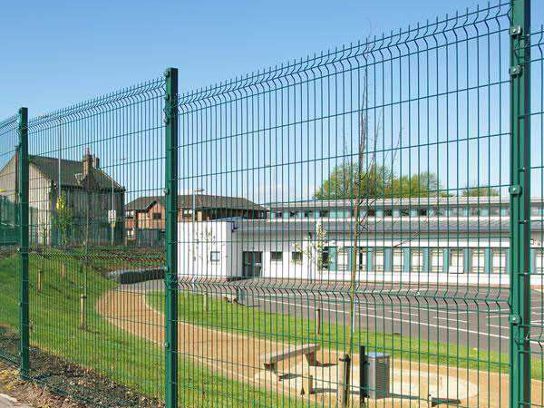 鐵絲網(wǎng)圍墻圖片3