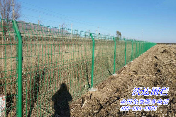 內蒙古工業設計園光伏圍墻護欄網工程圖片2 內蒙古工業設計園光伏圍墻護欄網工程圖片2