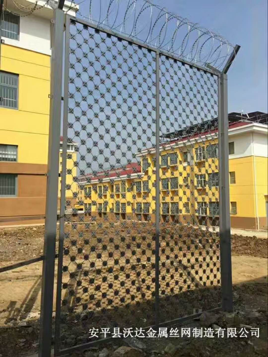 貴州延吉世紀花園小區防攀爬圍墻護欄網圖片3 貴州延吉世紀花園小區防攀爬圍墻護欄網圖片3