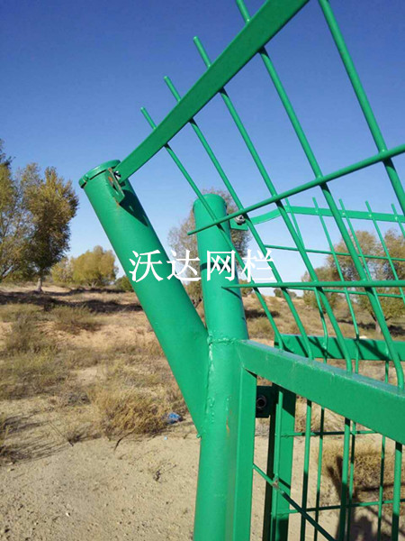 海口內蒙古烏拉特中旗油井護欄網工程圖片3 海口內蒙古烏拉特中旗油井護欄網工程圖片3