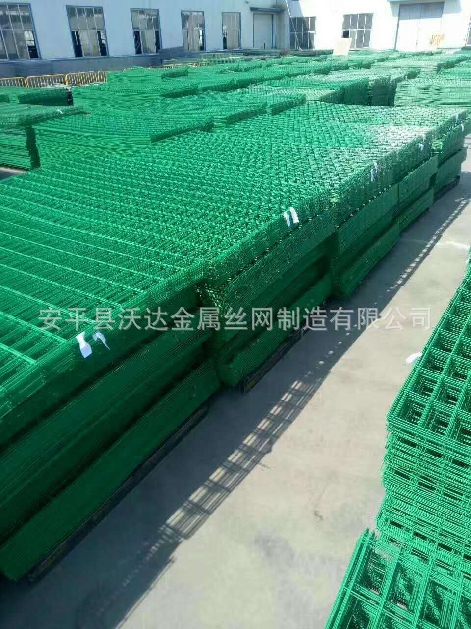 浸塑隔離網(wǎng)圖片1 浸塑隔離網(wǎng)圖片1