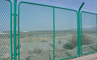 高速公路護(hù)欄網(wǎng)2