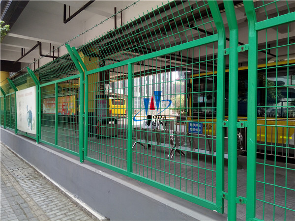遼寧框架護欄網上海嘉定項目工程案例圖片4 遼寧框架護欄網上海嘉定項目工程案例圖片4