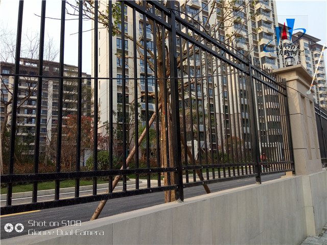 內(nèi)蒙圍墻鐵藝護(hù)欄