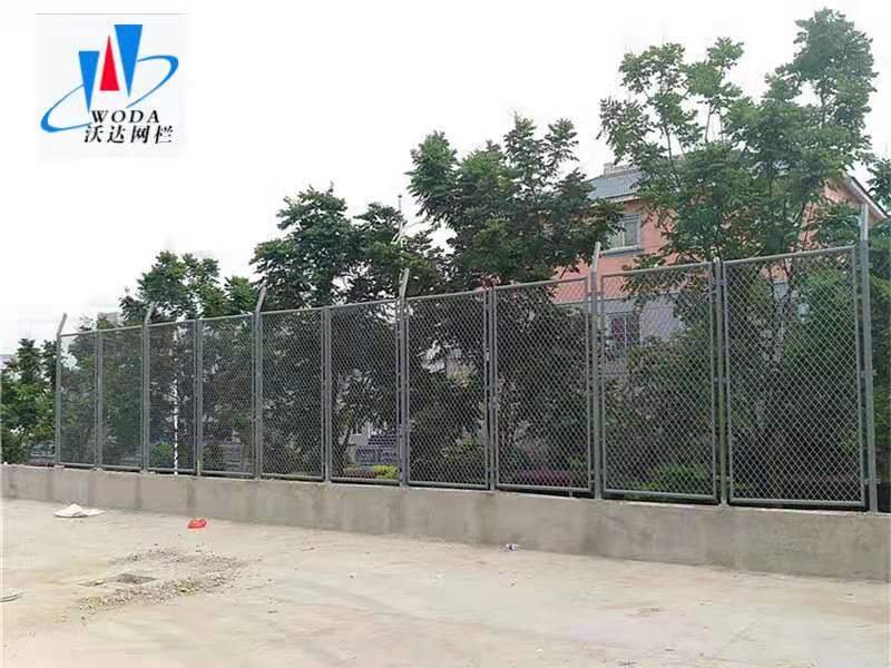 鋼板網(wǎng)護(hù)欄圖片8