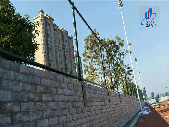 青海安徽皖西當代運動場圍網工程圖片3 青海安徽皖西當代運動場圍網工程圖片3