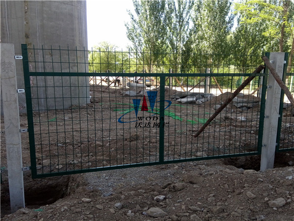 南昌鐵路護欄_金屬柵欄網片工程案例圖片2 南昌鐵路護欄_金屬柵欄網片工程案例圖片2