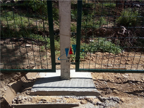 南昌鐵路護欄_金屬柵欄網片工程案例圖片3 南昌鐵路護欄_金屬柵欄網片工程案例圖片3