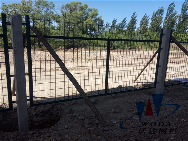 南昌鐵路護欄_金屬柵欄網片工程案例圖片4 南昌鐵路護欄_金屬柵欄網片工程案例圖片4